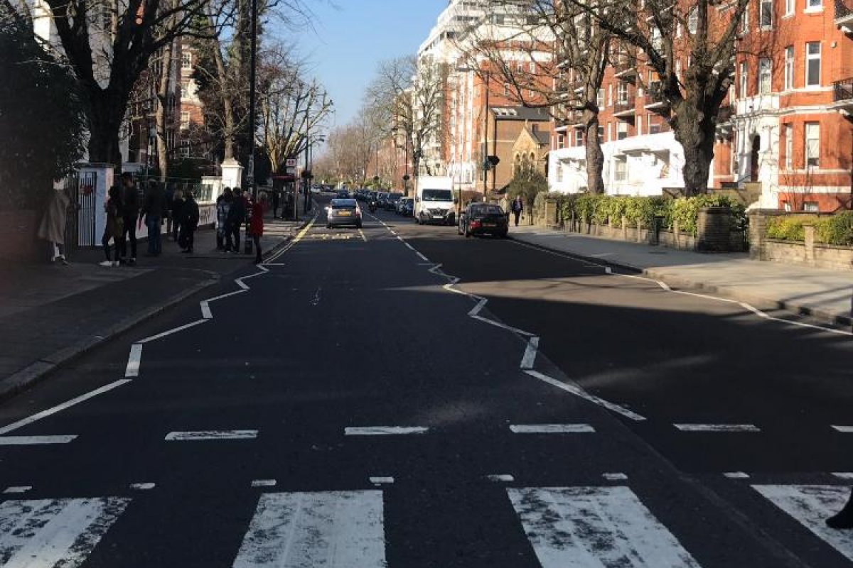 Foto icônica do álbum 'Abbey Road', dos Beatles, completa 50 anos
