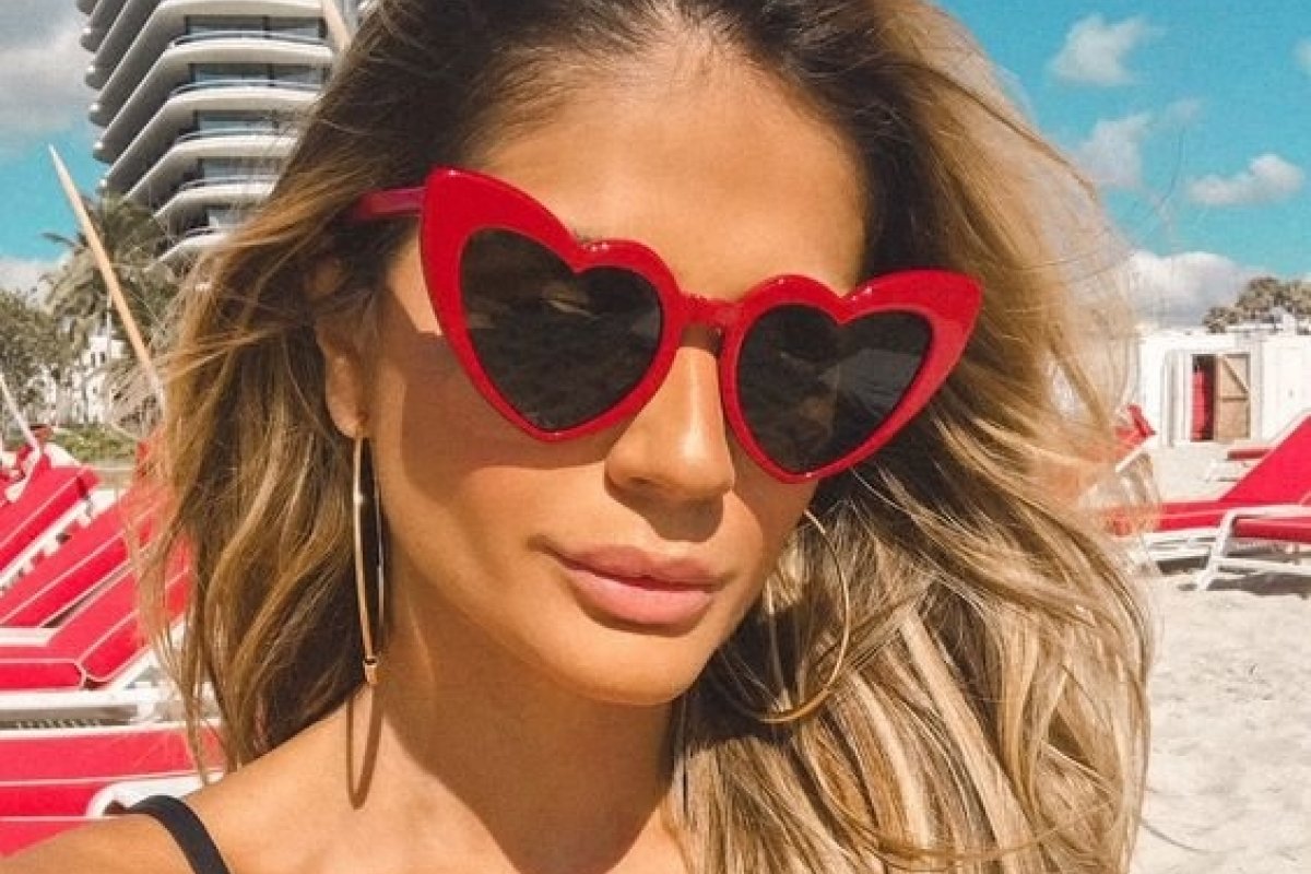 Óculos de coração é aposta para o verão 2021