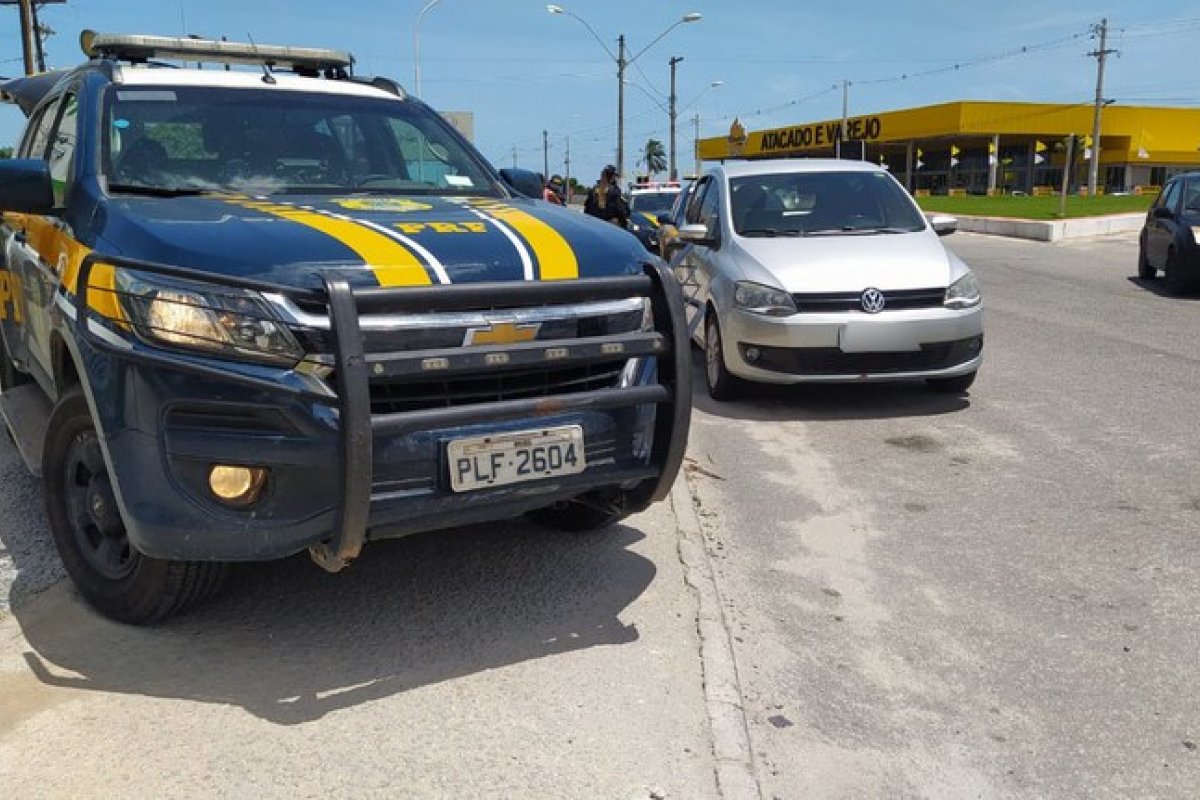 Motorista é preso com carro roubado na BR 367