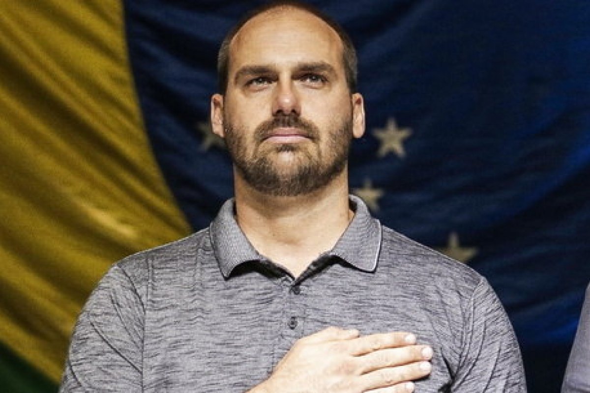 Imposto não é arrecadado para "encher" os cofres públicos, diz Eduardo Bolsonaro sobre 0% na importação de armas