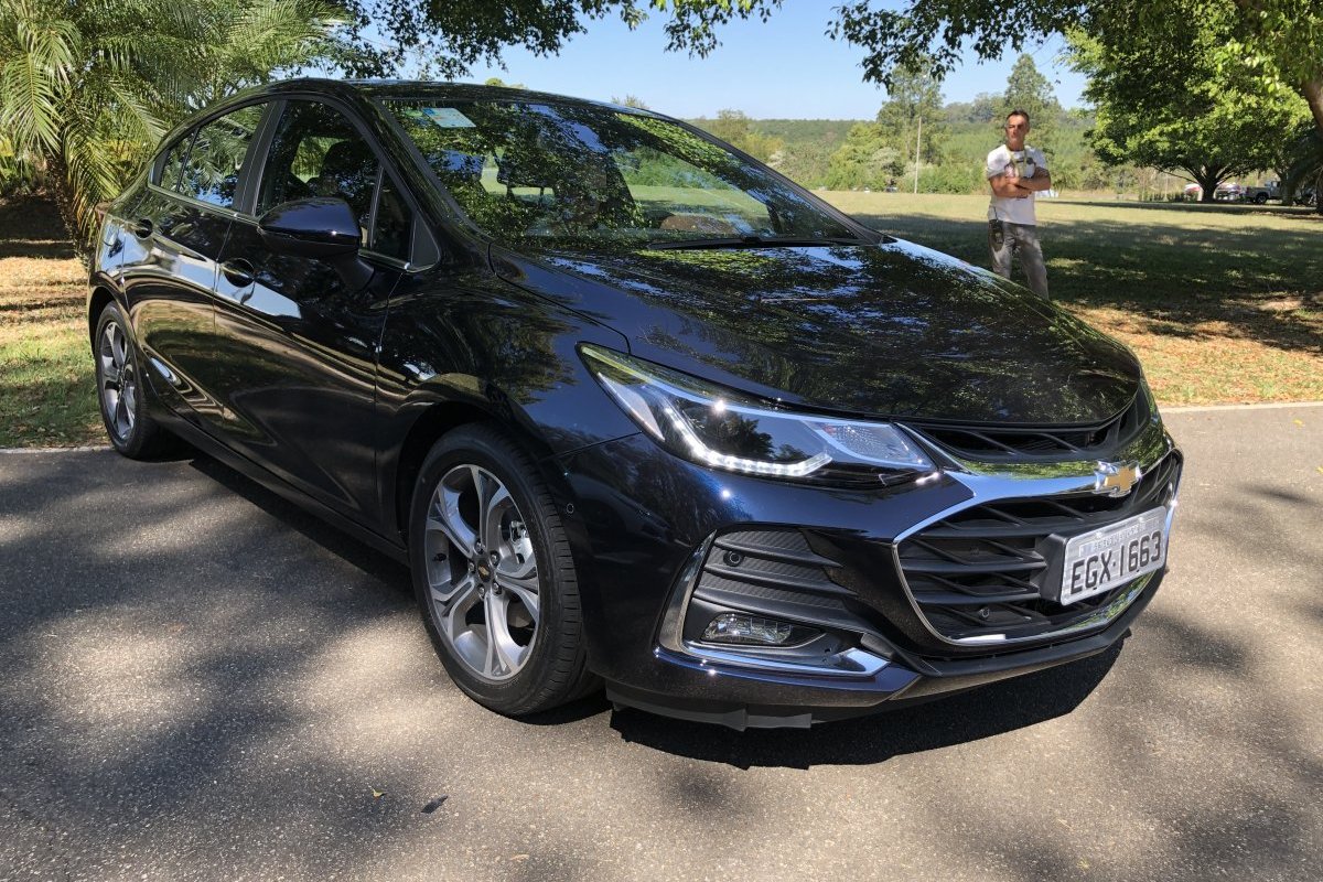 Farol da Bahia já dirigiu o Cruze com internet Wi-Fi