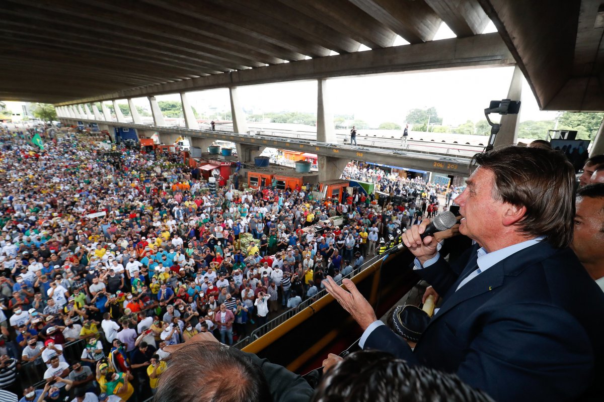 Vídeo: Em São Paulo, Bolsonaro reúne multidão e defende lei do excludente de ilicitude