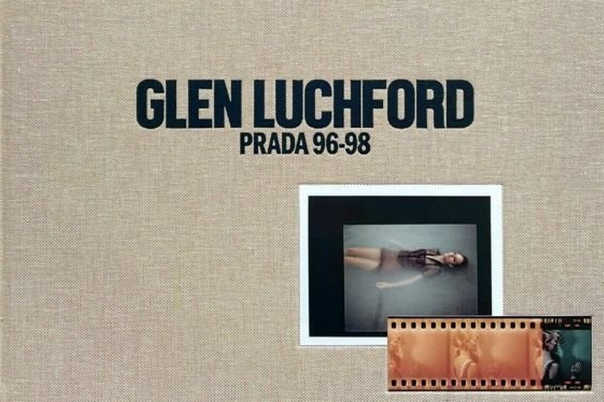 Livro Prada 96-98 apresenta ensaios de moda sob olhar de Glen Luchford