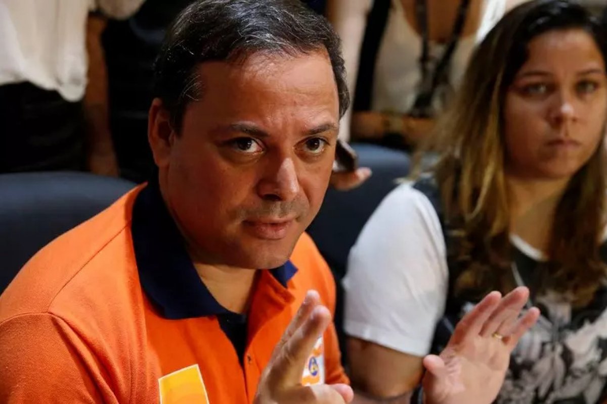 Polícia Federal cumpre mandado de busca na residência do prefeito de Niterói (RJ)