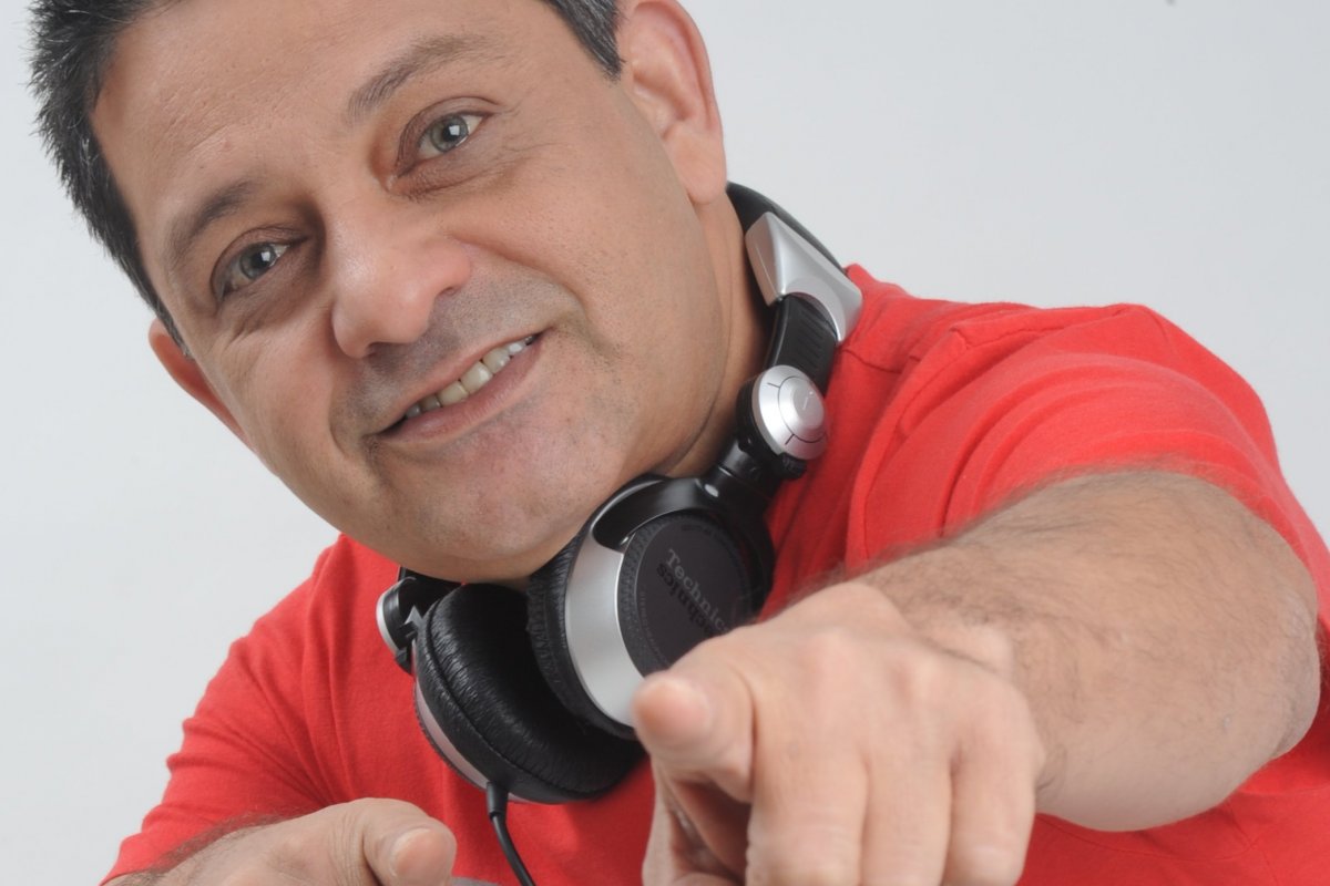 DJ Nenga e a banda SuperVoltz agitam festa no Rio Vermelho