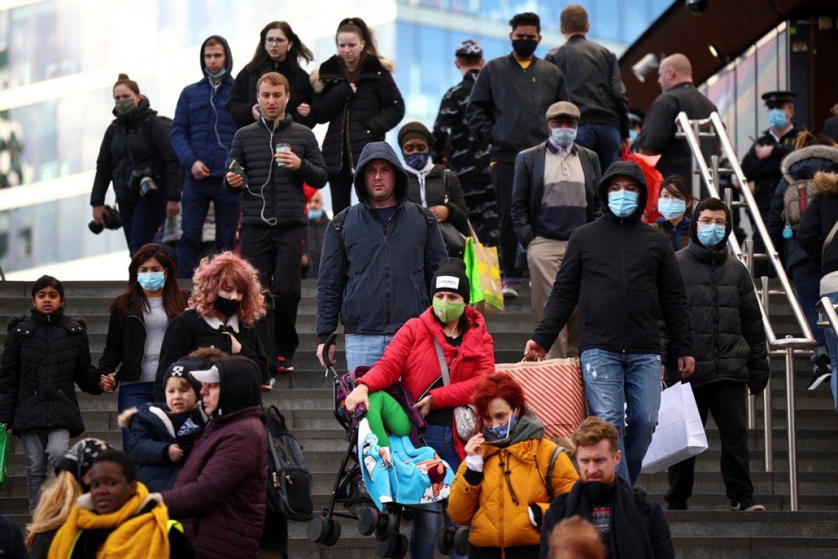 Covid-19: Londres anuncia novas medidas de restrição mesmo com quase 140 mil pessoas vacinadas