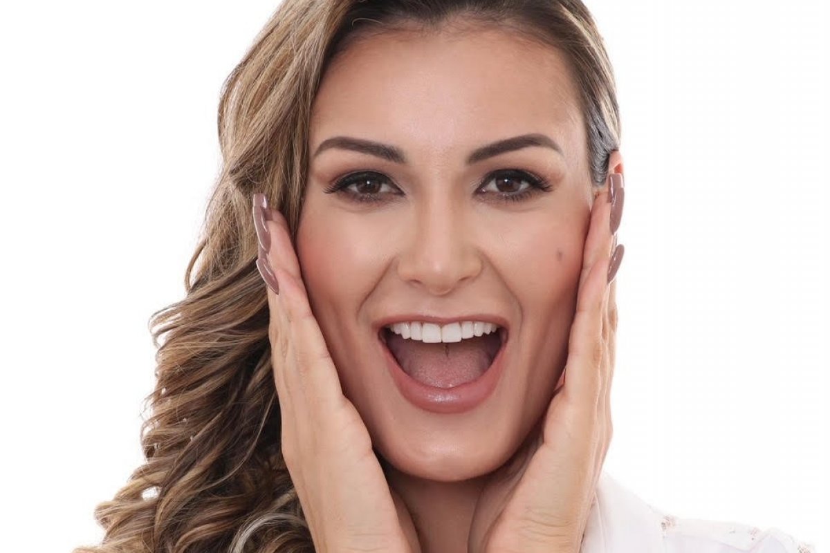 Andressa Urach muda data do casamento e revela que passará a lua de mel na República Dominicana