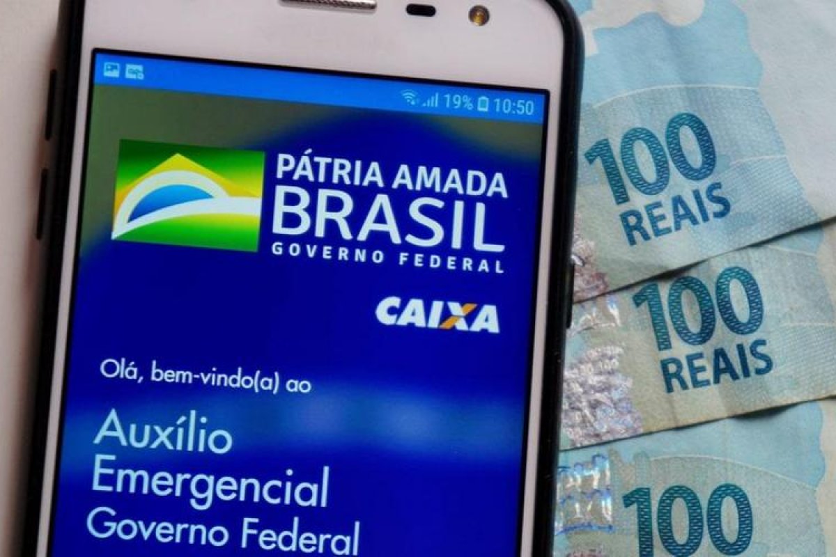Auxílio de R$ 300 será pago para nascidos em maio nesta quinta (17)