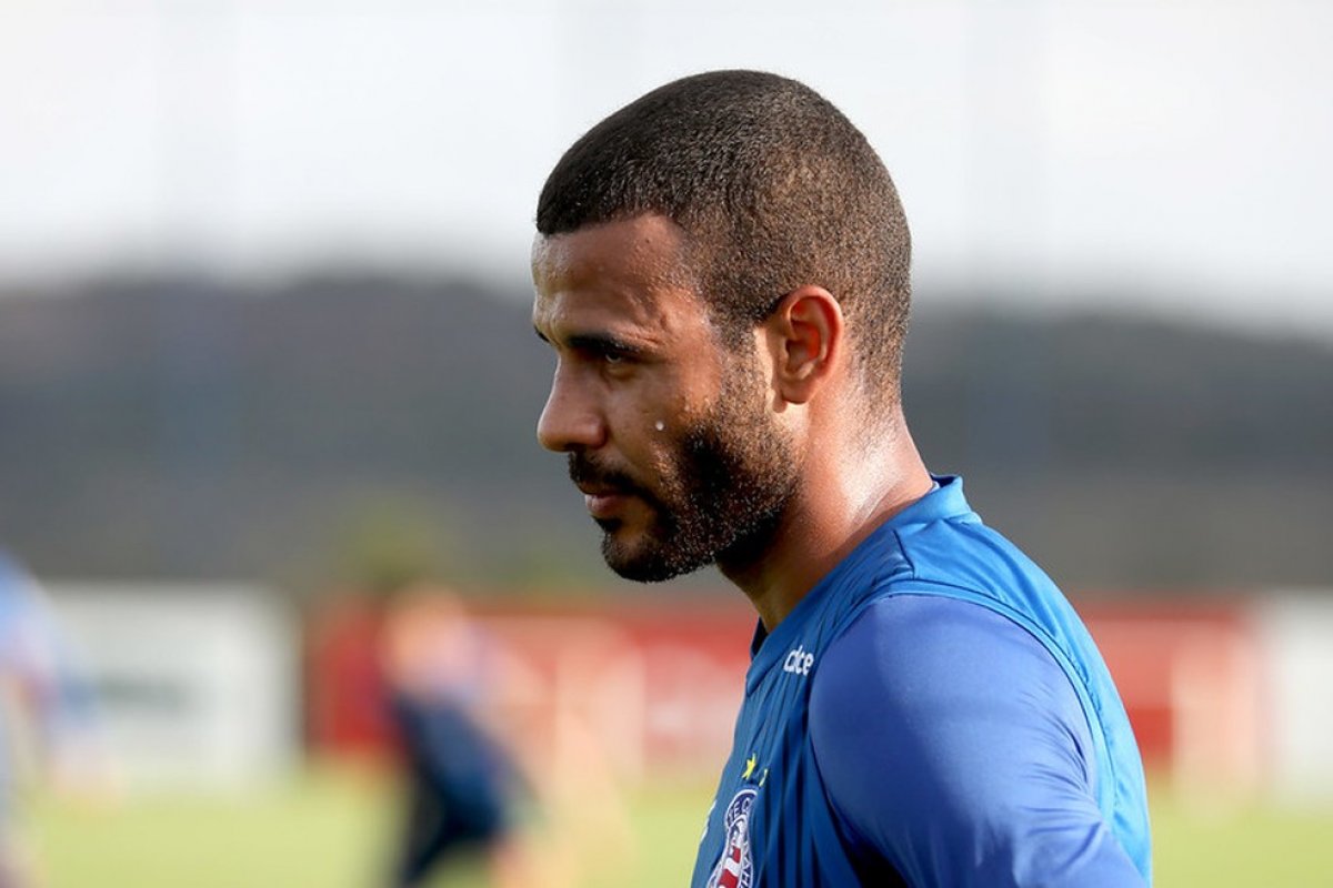 Após eliminação na Copa Sul-americana, Ernando comenta sobre fase do Bahia