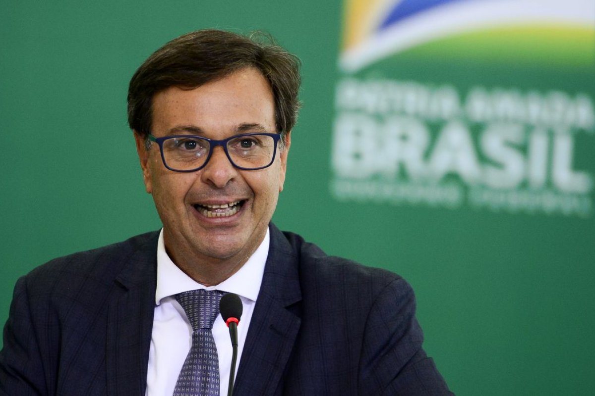 Novo ministro do Turismo afirma que governo vai reduzir imposto de aluguel de aeronaves