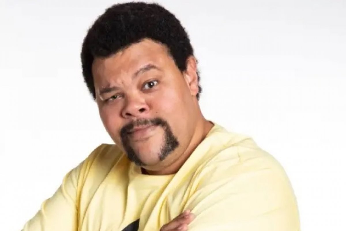 Ator Babu Santana testa positivo para a covid-19