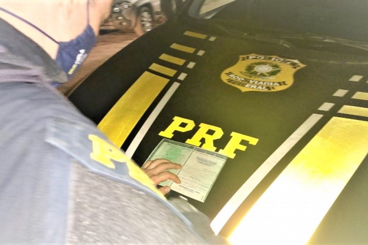 Servidor público que fraudou sistema de órgão de trânsito é detido pela PRF-BA