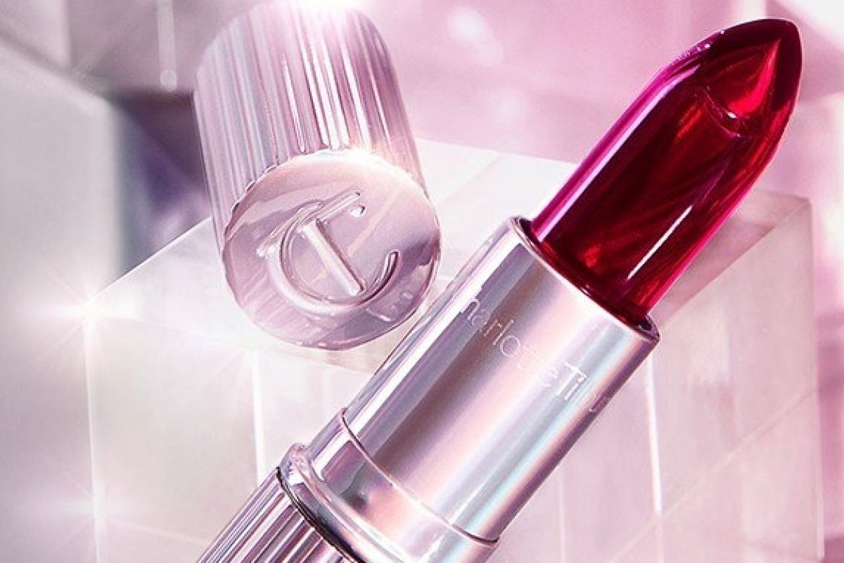 Marca lança batons que mudam de cor