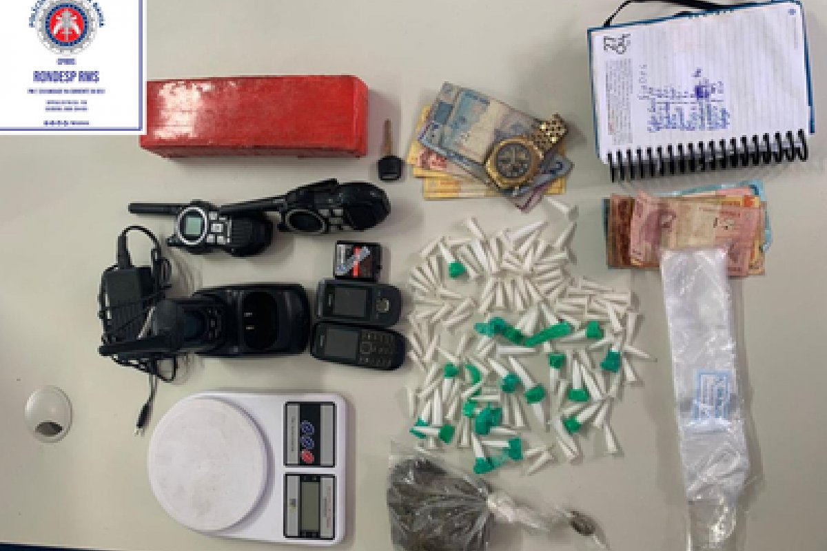 PM flagra traficantes com rádios comunicadores, em Simões Filho