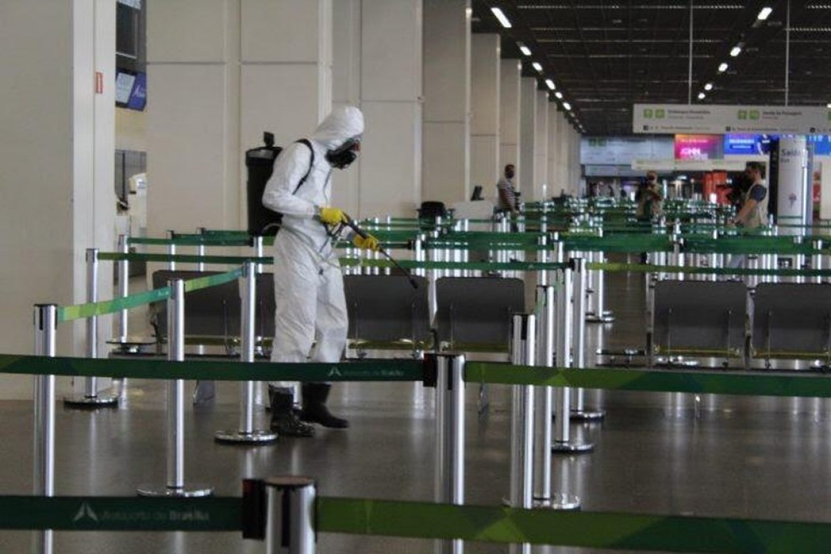 Governo vai exigir exame de Covid-19 para brasileiro ou estrangeiro entrar no país