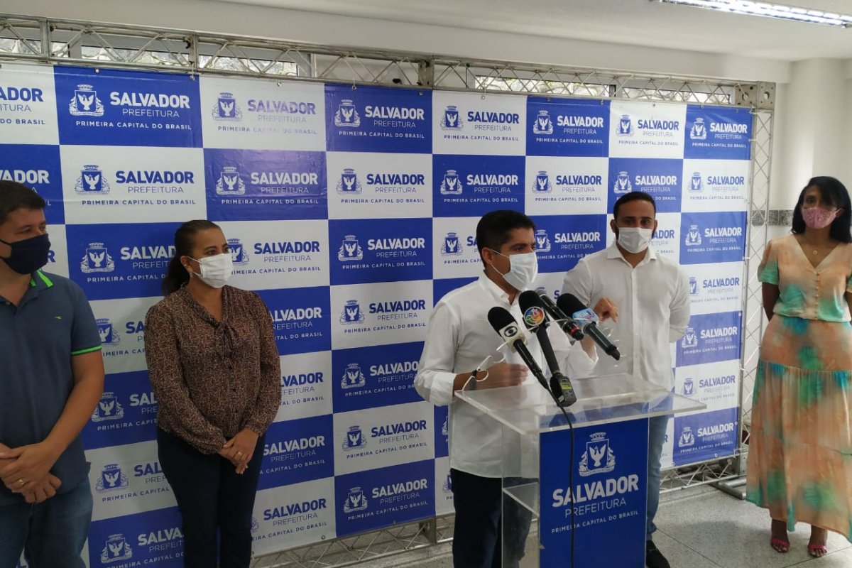 ACM Neto defende vacinação prioritária para profissionais da educação