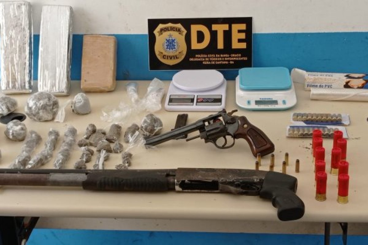 Jovem de 23 anos é preso e drogas e armas são apreendidas em Feira de Santana