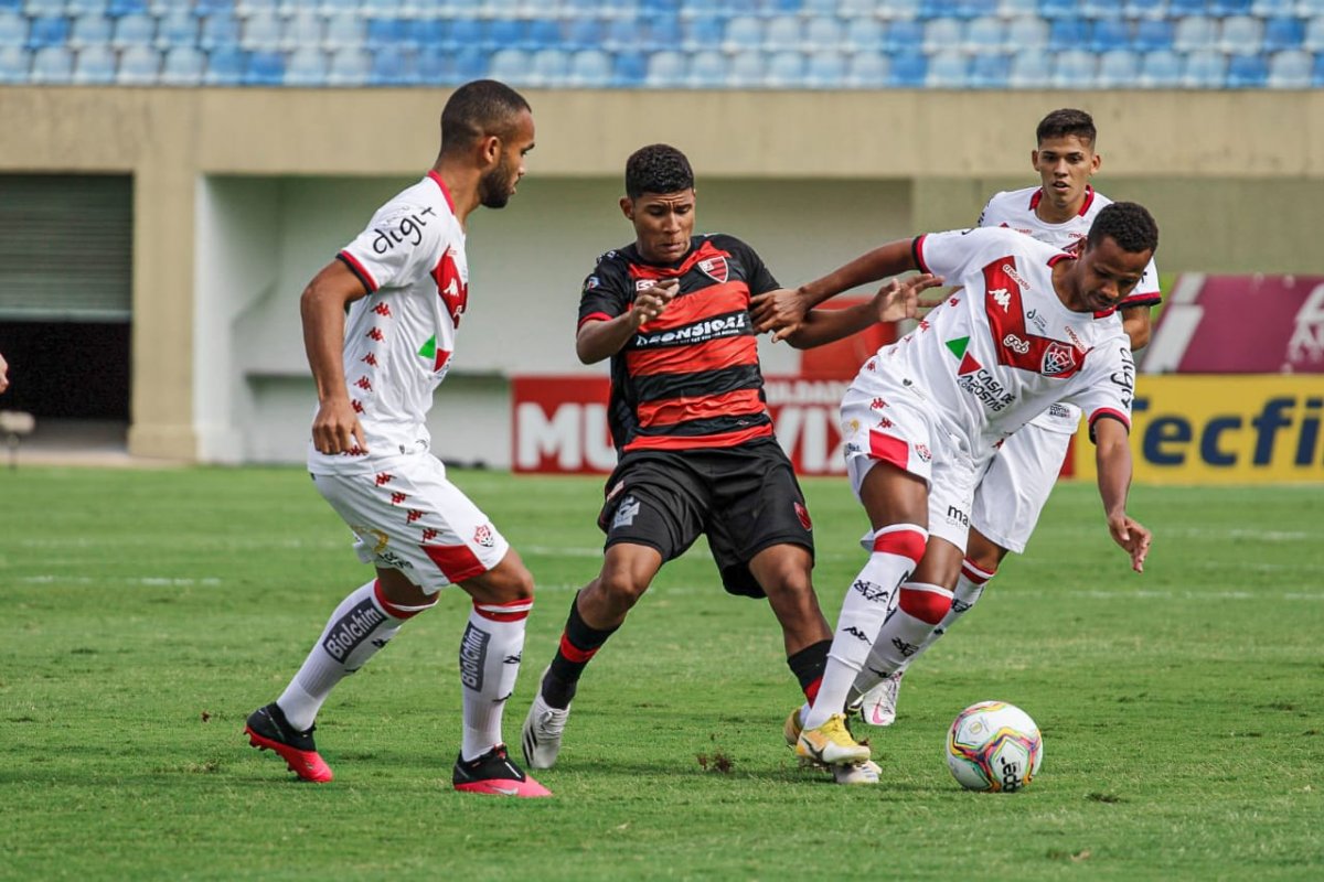 Vitória sofre derrota de 2 a 1 para o Oeste e estaciona na tabela do Brasileirão