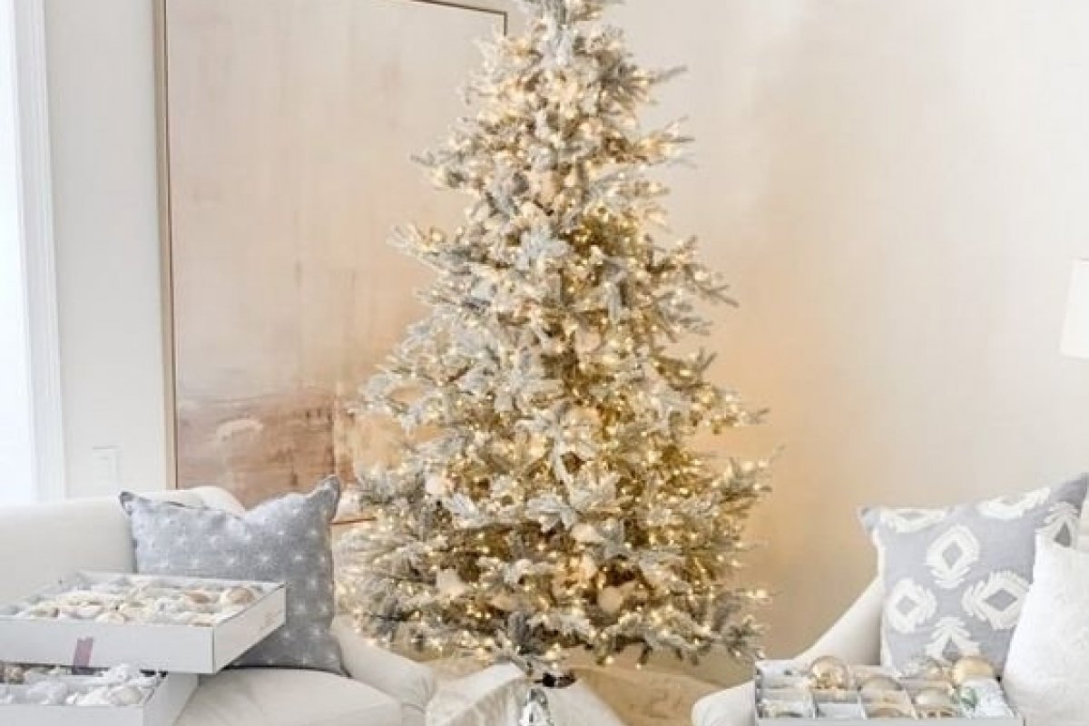 Que tal apostar na decoração dourada e branca para o Natal?