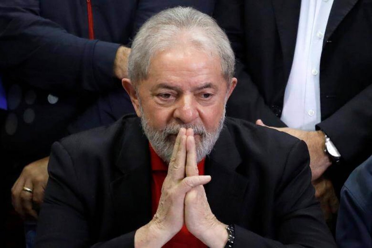 "Estará em viagem", afirma assessoria de Lula sobre convite de Dória para tomar CoronaVac