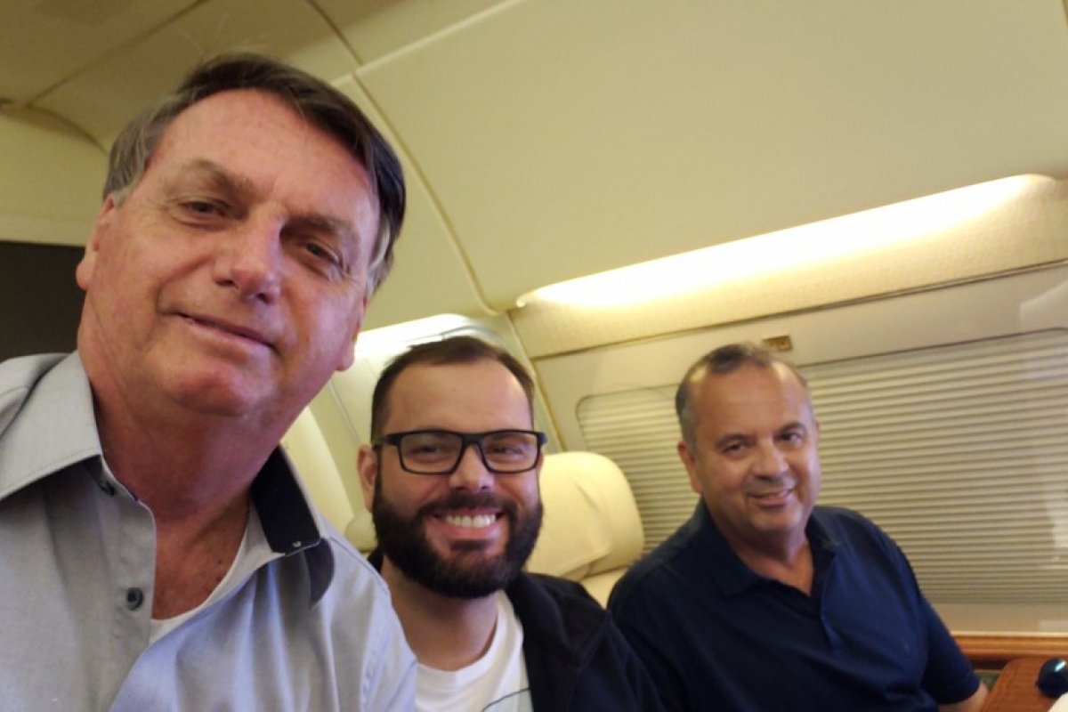 Bolsonaro chega a Santa Catarina para realizar sobrevoo em áreas atingidas pela chuva