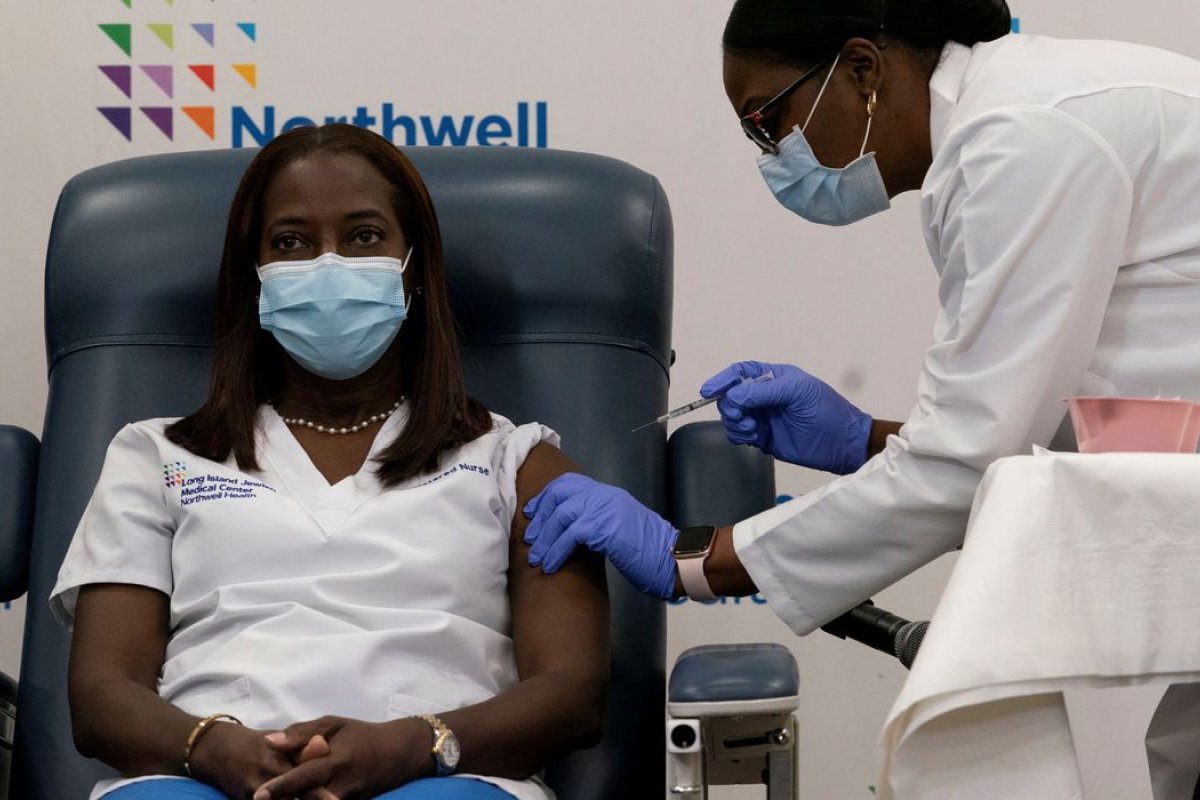 Mais de 1,2 milhão de pessoas já foram vacinadas contra a Covid-19