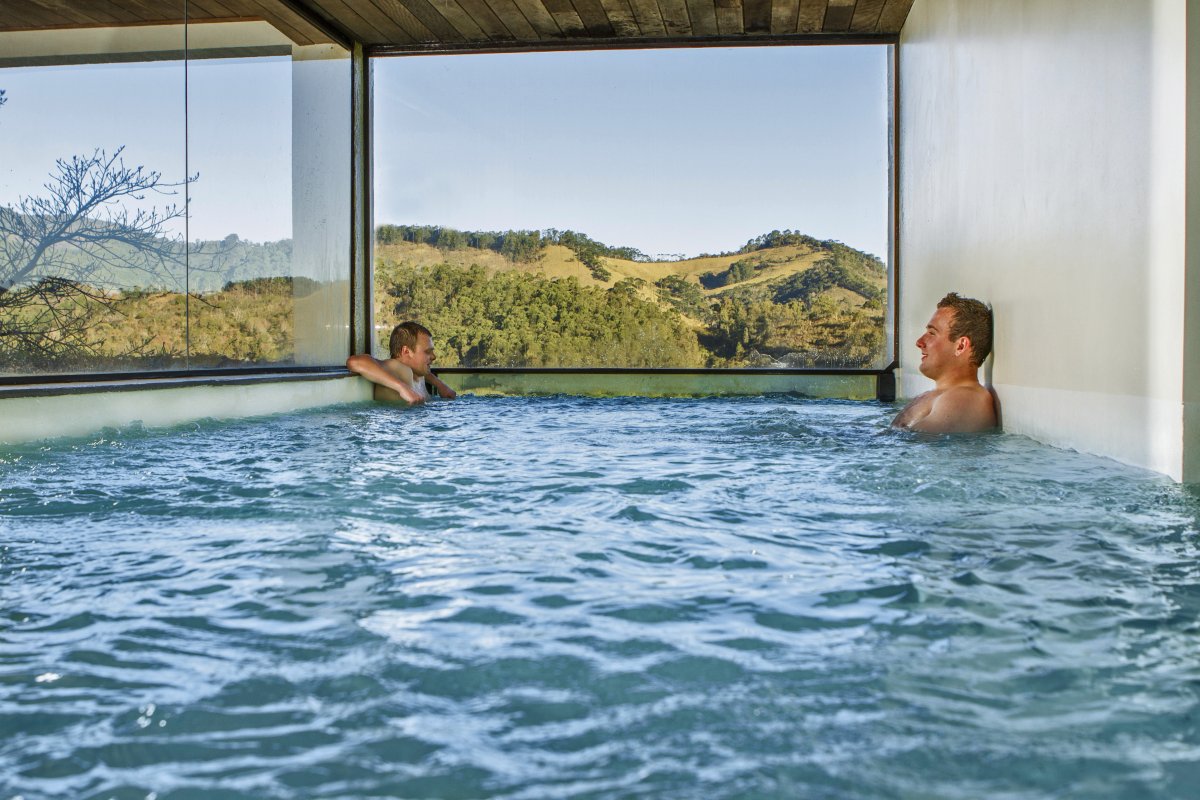 7 piscinas incríveis em hotéis, resorts e navios para sonhar com um mergulho durante o verão