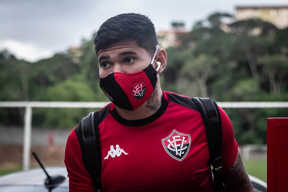 Recuperado de lesão muscular, Léo Ceará está relacionado para o próximo jogo do Vitória