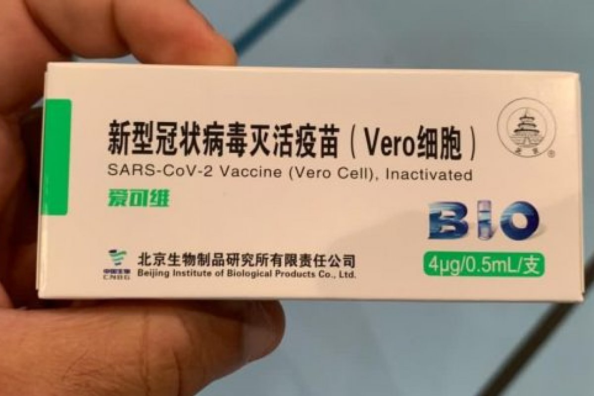 Camelôs de Madureira, no Rio de Janeiro, vendem vacina contra a Covid-19