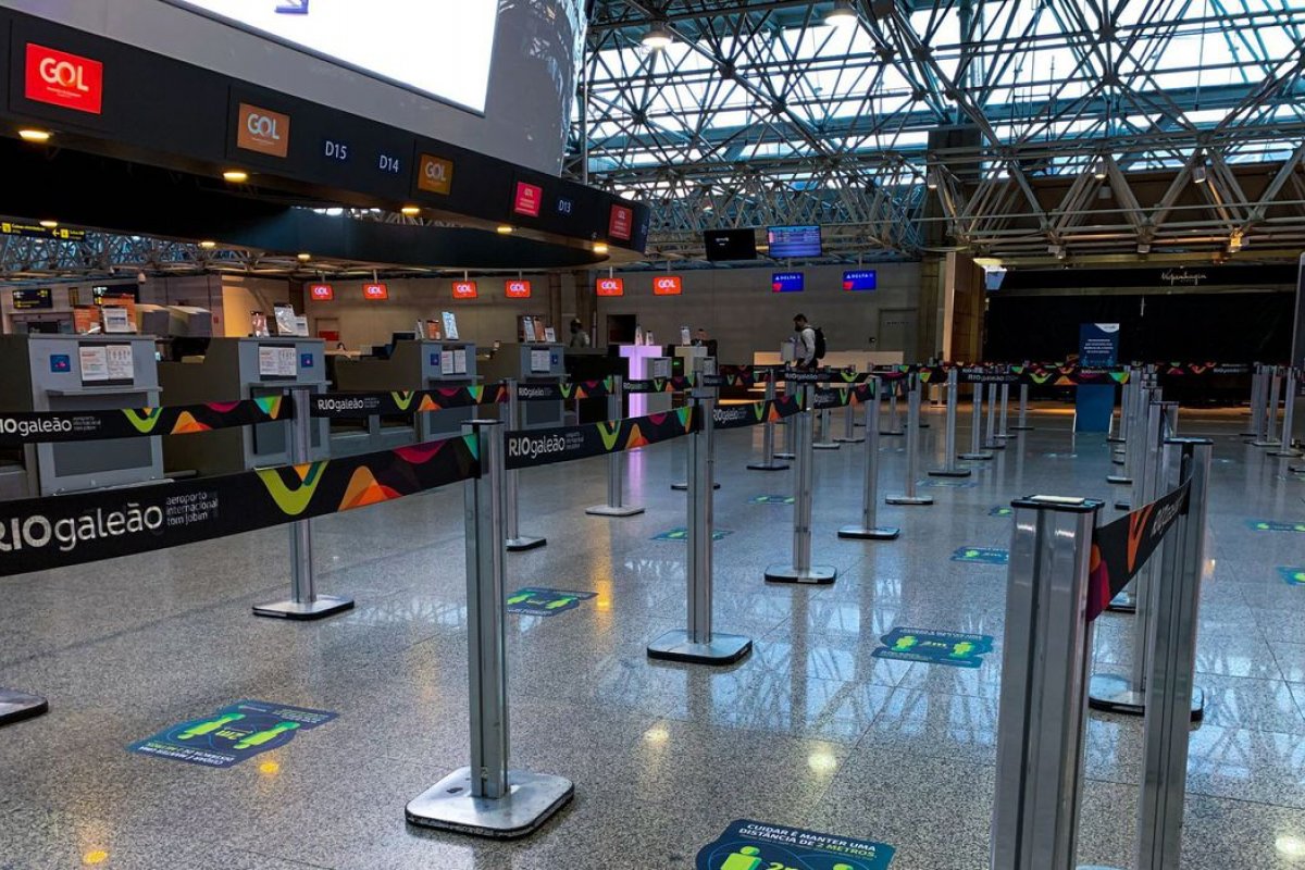 Anvisa fiscaliza voos vindos do Reino Unido por precaução contra covid-19