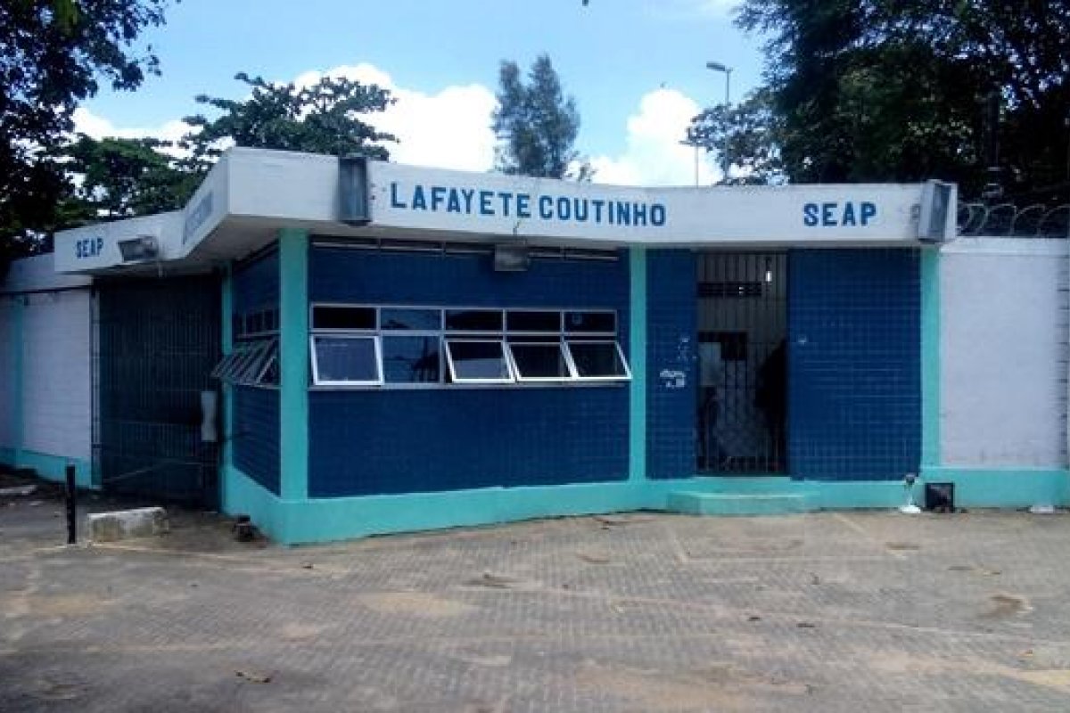 Homem é morto a tiros em frente ao presídio Lafayete Coutinho, em Salvador
