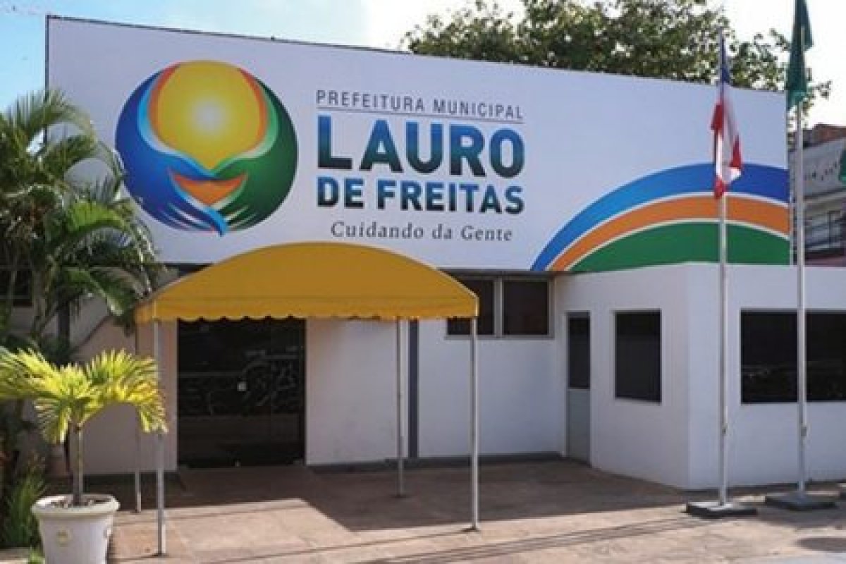 Professores contratados via Reda em Lauro de Freitas fazem protesto contra demissões