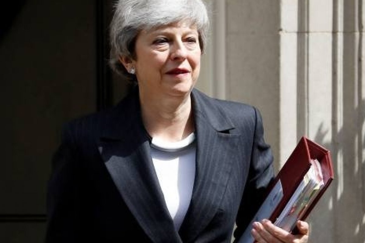 Theresa May anuncia renúncia em meio a impasse do brexit