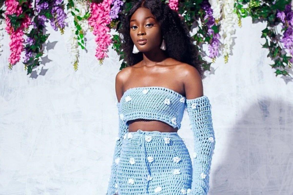 Top de crochê é peça-chave para o verão tropical