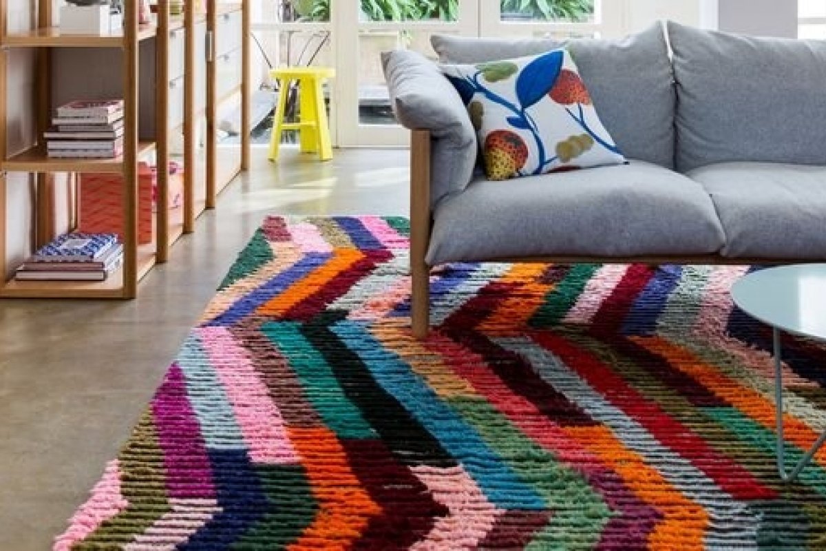 Tapete colorido é ótima solução para renovar a sala