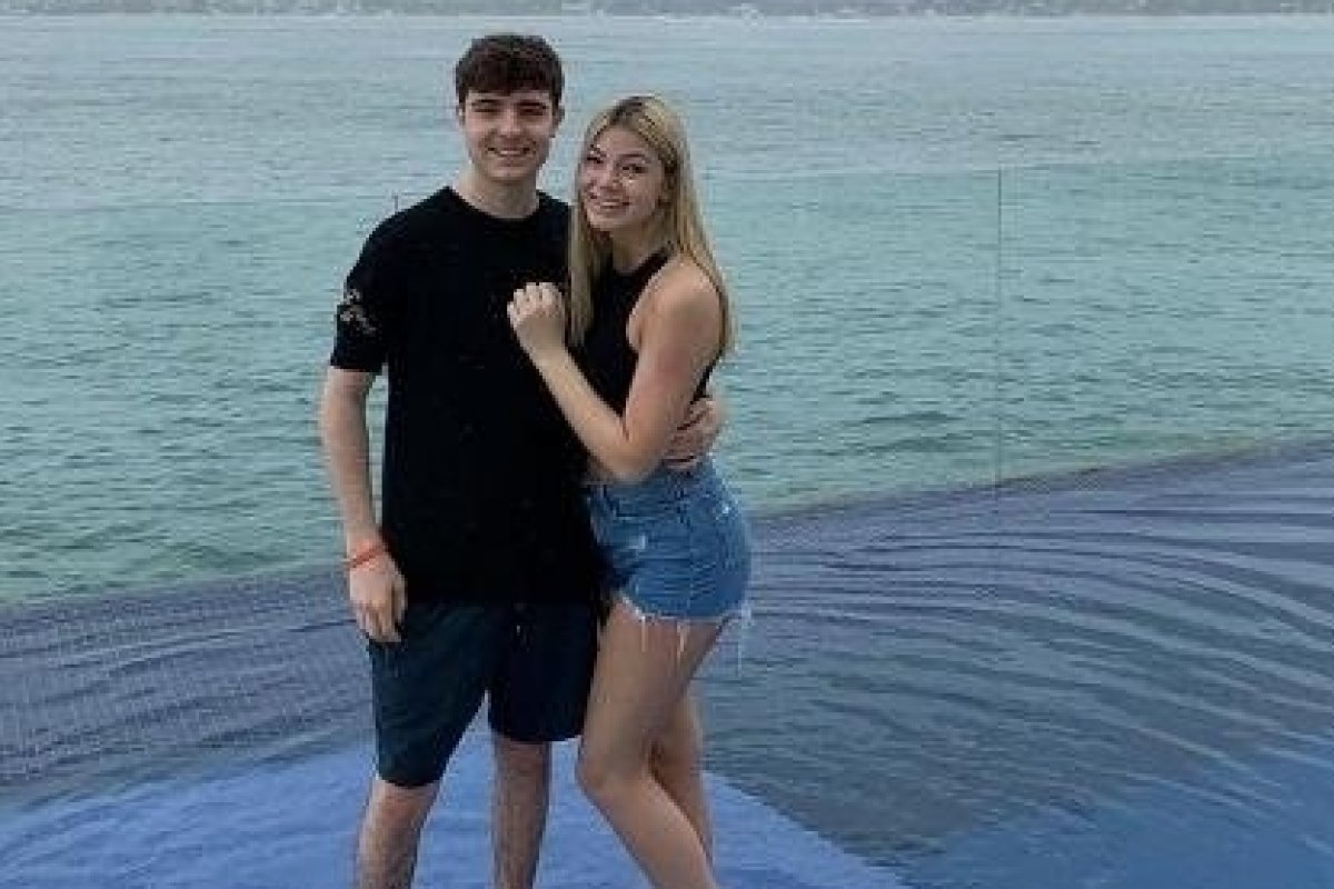 Gato! Filho de Gugu posta foto rara com a namorada durante viagem