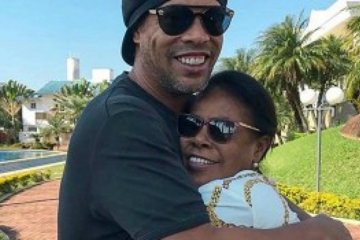 Mãe de Ronaldinho Gaúcho é internada com Covid-19