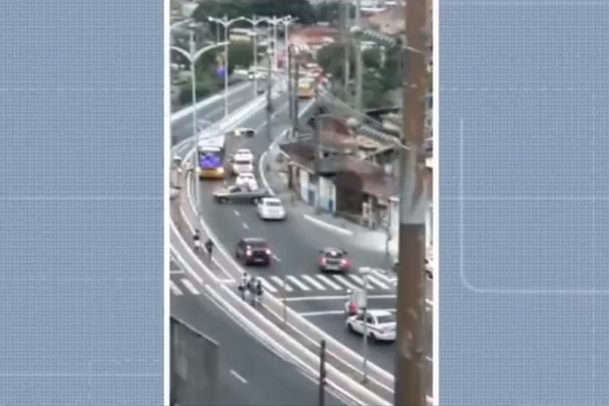 Vídeo: Arrastão gera pânico entre motoristas na Av. Suburbana, em Salvador