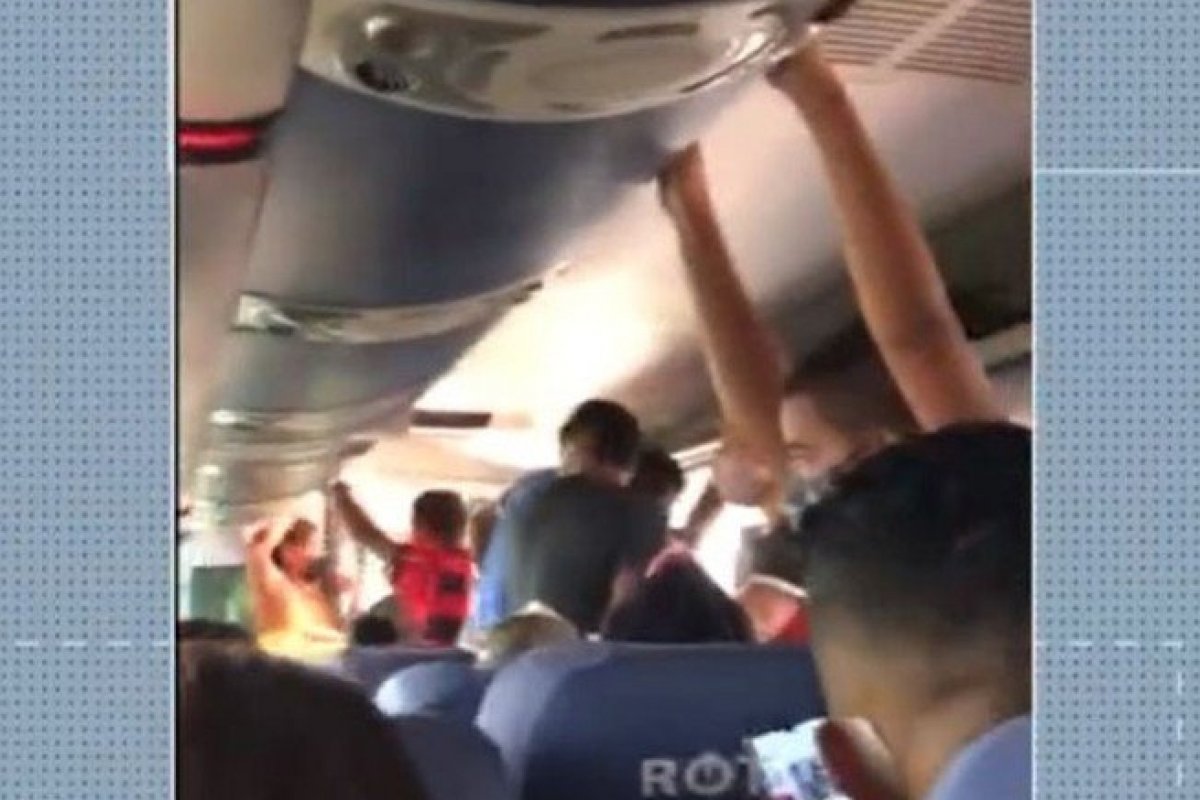 Passageira denuncia superlotação em ônibus de viagem em Vitória da Conquista