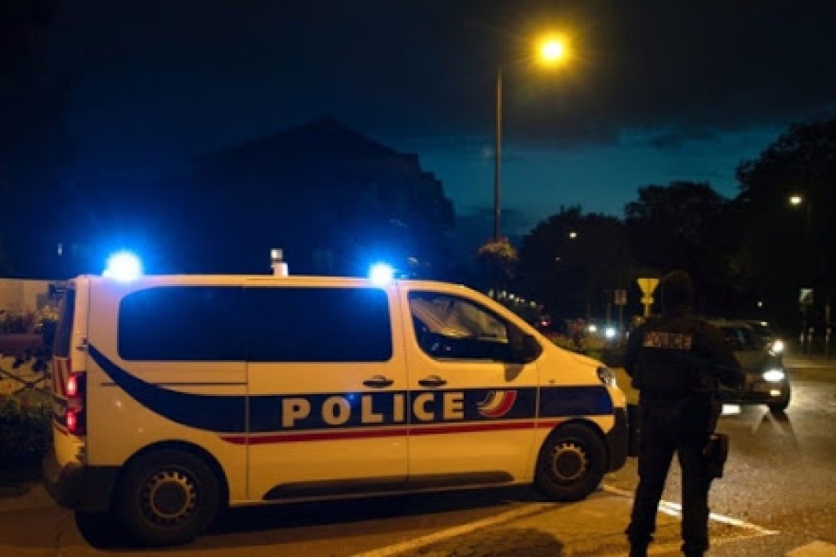 Homem mata três policiais a tiros durante caso de violência doméstica na França