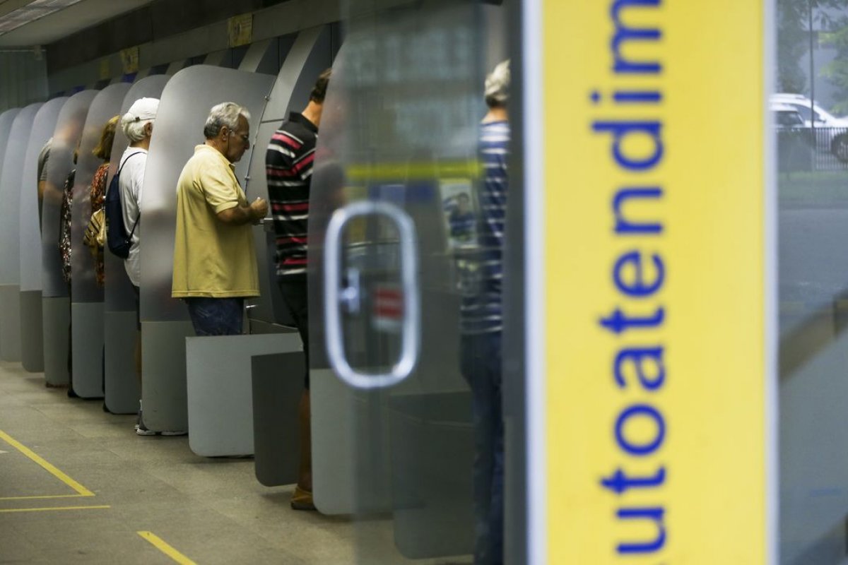 Bancos funcionam em horário especial nesta quinta (24), véspera de Natal