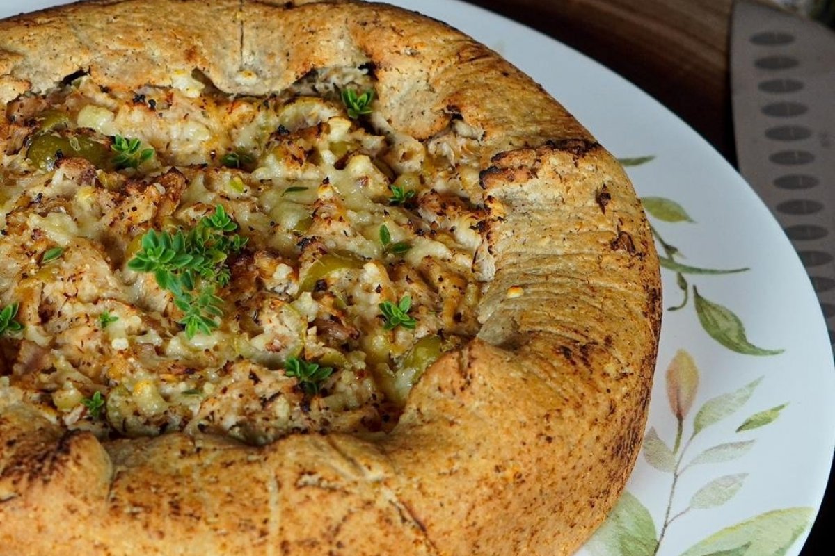 Chef Thiago Ribeiro ensina uma torta low carb para ser feita com as sobras da ceia