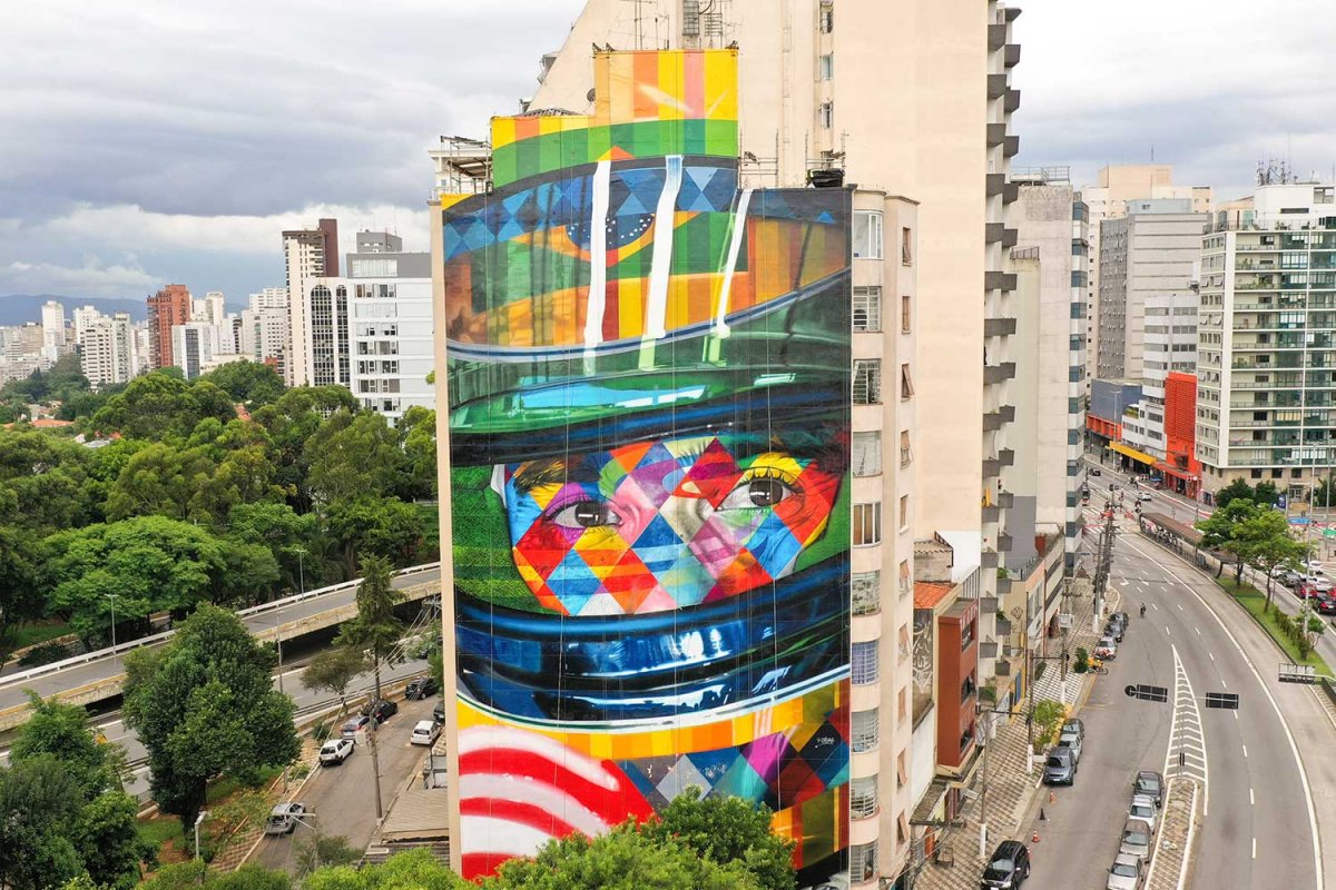 Eduardo Kobra revitaliza mural de Ayrton Senna em São Paulo