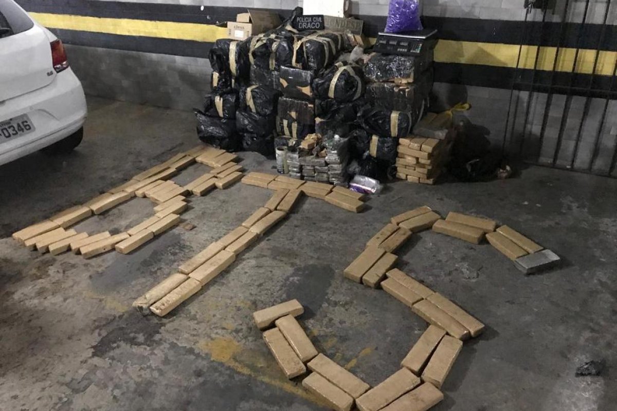 Quarteto é preso em flagrante com cerca de meia tonelada de maconha, em Salvador