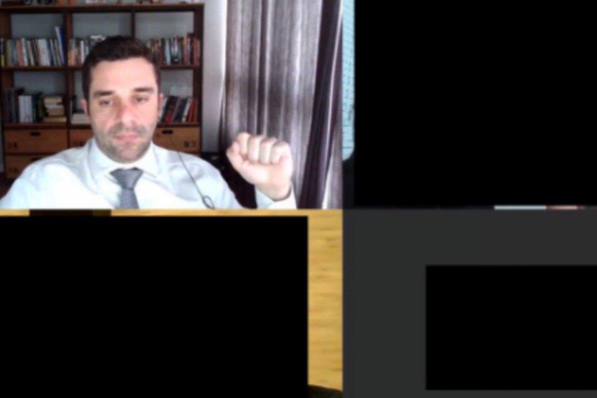 Juiz Rodrigo de Azevedo se manifesta após ter dito em audiência que 'ninguém agride ninguém de graça'