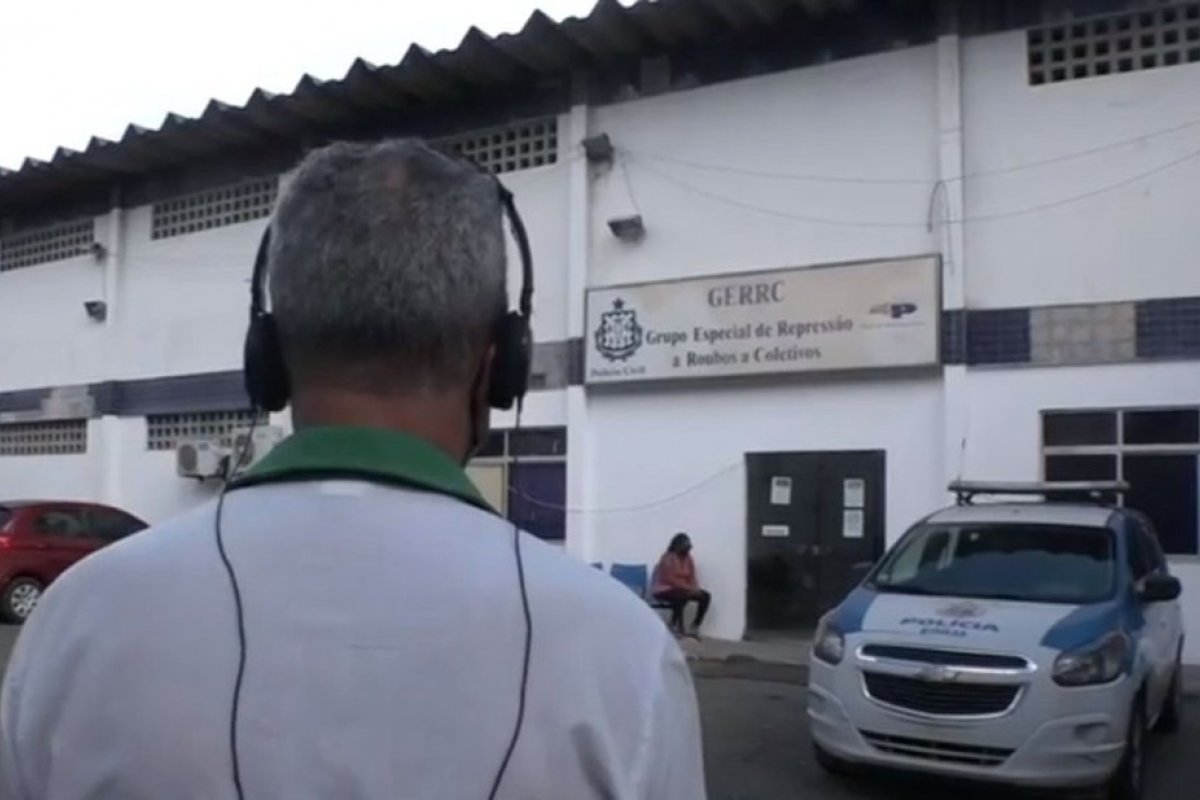 Ônibus é assaltado por homem armado na região do Imbuí, em Salvador