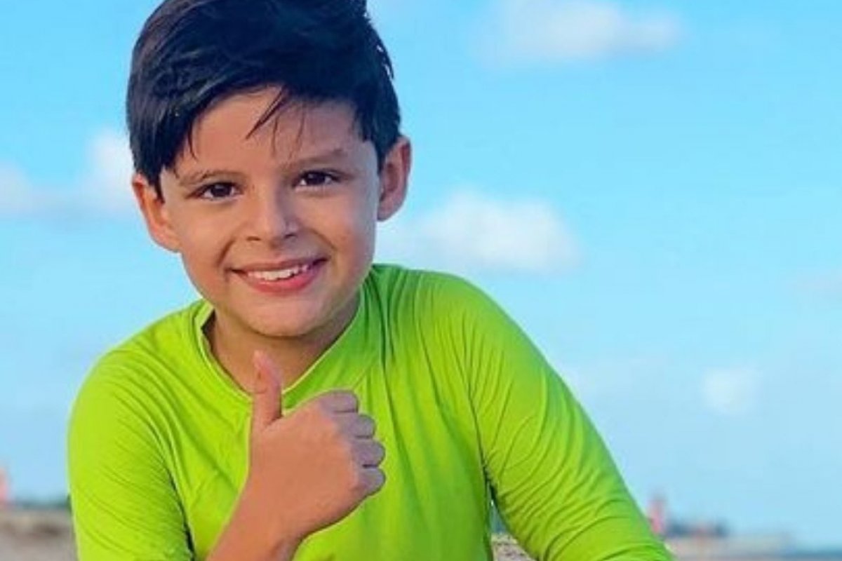 A cara do pai! Filho de Cristiano Araújo reaparece aos 7 anos