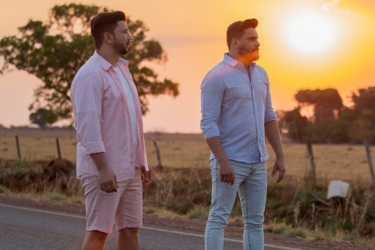 Dupla Cleber & Cauan lança novo clipe em plataforma