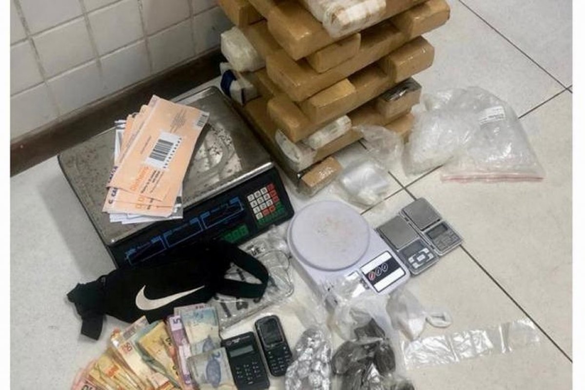 Policia prende dois homens com drogas no bairro de São Cristóvão, em Salvador