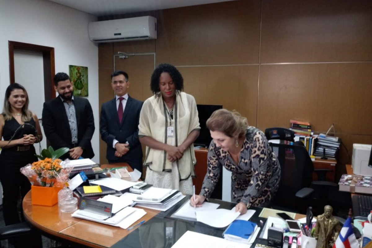 Pessoas trans em situação de carência terão gratuidade no processo da alteração de nome e gênero